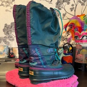 VINTAGE SOREL FREESTYLE 90s women's tall snow boots in green, purple, and blue